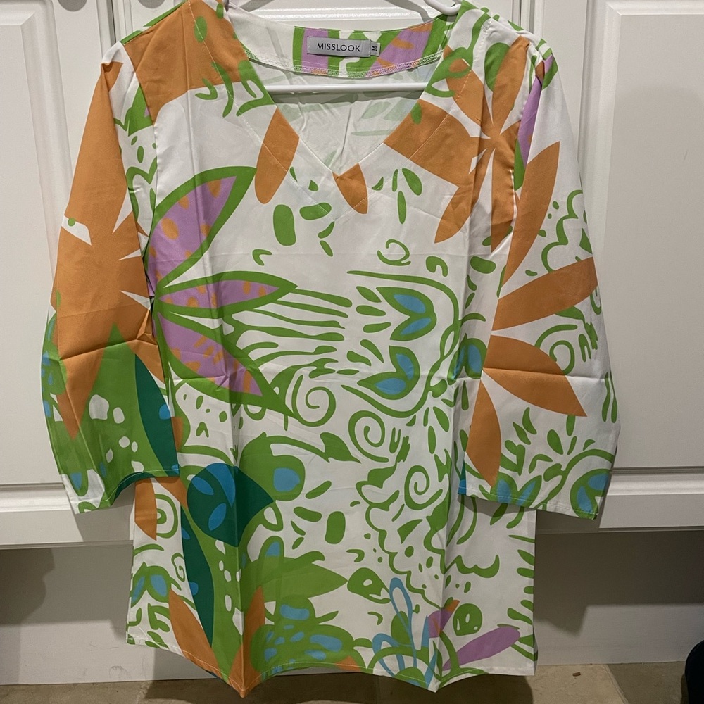 Womens medium tunic, white with floral print
